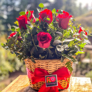 CANASTO DE 12 ROSAS ROJAS